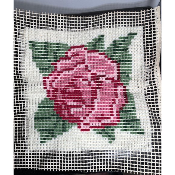 Vintage finished latch hook rose flower mid century MCM 12 x 12 Pillow or Frame - Picture 2 of 3